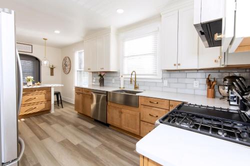 New Group Space - Sleeps 20! Near Sports Center in ヒューロン（OH）