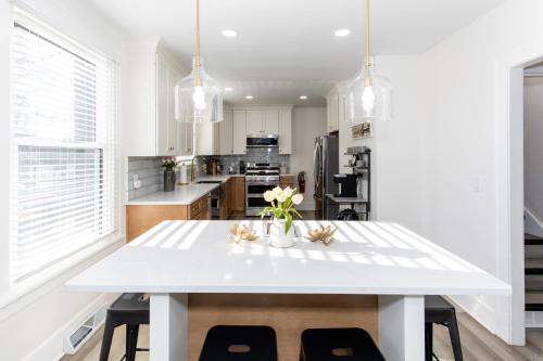 New Group Space - Sleeps 20! Near Sports Center in ヒューロン（OH）