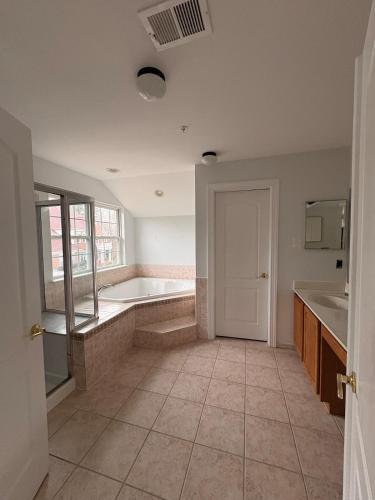 A Warm Welcome to this spacious 8 bedrooms, 4 and a half baths Villa in Waldorf (MD)