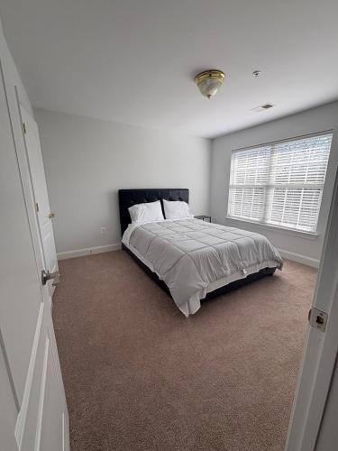 A Warm Welcome to this spacious 8 bedrooms, 4 and a half baths Villa in Waldorf (MD)