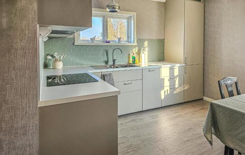 Konyha, 1 Bedroom Stunning Apartment In Vimmerby in Vimmerby