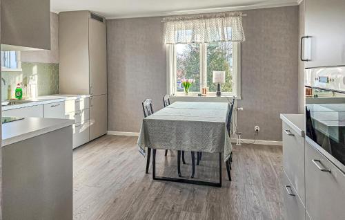 Konyha, 1 Bedroom Stunning Apartment In Vimmerby in Vimmerby