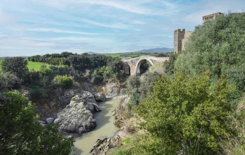 Programlehetőségek, Stunning Home In Pescia Romana With Swimming Pool in Pescia Romana