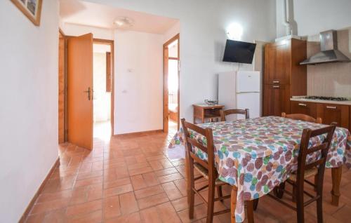 Konyha, Stunning Home In Pescia Romana With Swimming Pool in Pescia Romana