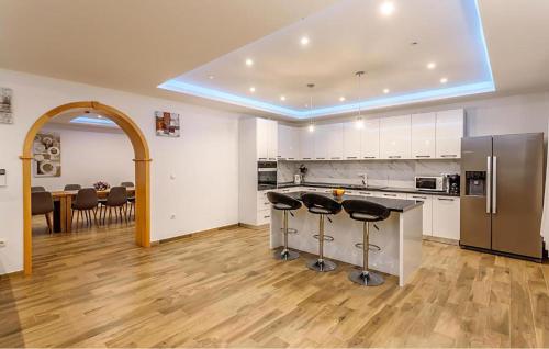virtuve, Stunning Home In Trilj in Budimir