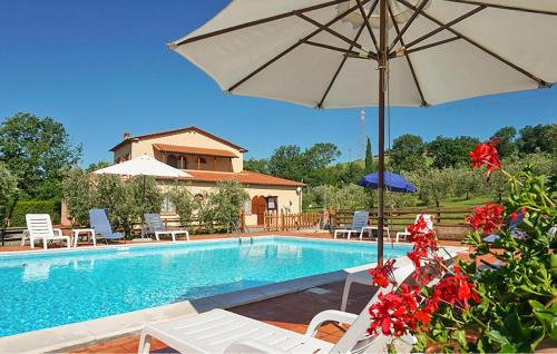 Peldbaseins, Awesome Apartment In Montecatini Val Di Cecina in Montecatini Val Di Cecina