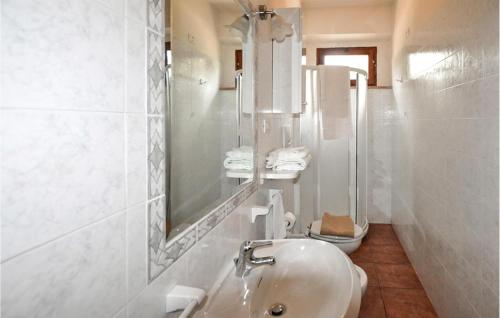 Vannas istaba, Awesome Apartment In Montecatini Val Di Cecina in Montecatini Val Di Cecina
