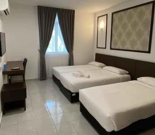 3 twin beds