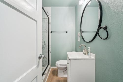Winter Bliss Retreat Centrally Located Lilac2 in Midwest City, USA