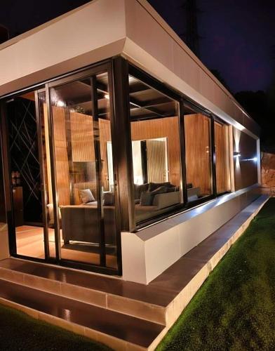 Ghine Chalet 2BR Garden & Mountain View in Ghbaleh