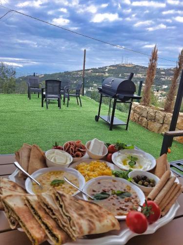 Ghine Chalet 2BR Garden & Mountain View in Ghbaleh