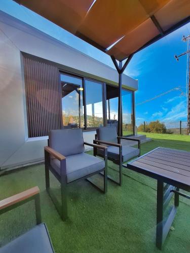Ghine Chalet 2BR Garden & Mountain View in Ghbaleh