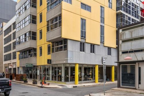 Project BNB on York - 2BR Apartment with Free Parking, WiFi & Self Check-in