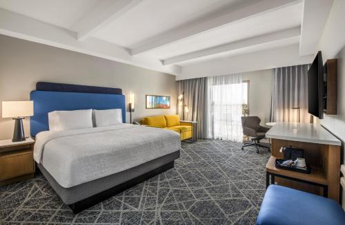1 king bed, 1 sofa bed