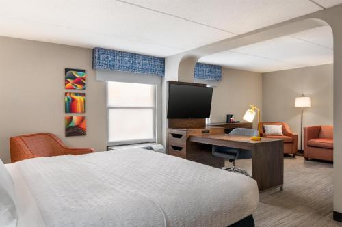 1 king bed, 1 sofa bed