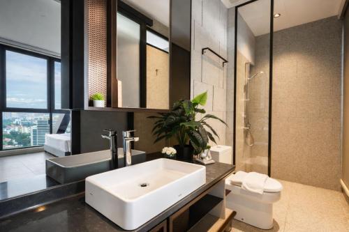 Scarletz Suites KLCC by Winstay - image 4