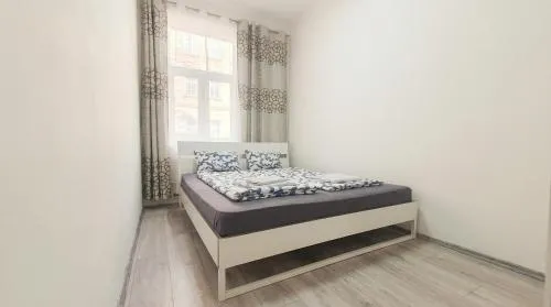 15 Min to Vienna Center - Affordable & Simple 5BR Apt with WIFI in Wien, Österreich