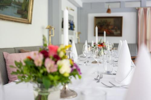 Restaurant, Kleinhuis Hotel Mellingburger Schleuse                                                      in Hamburg