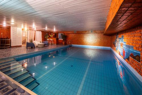 Swimming pool, Kleinhuis Hotel Mellingburger Schleuse                                                      in Hamburg