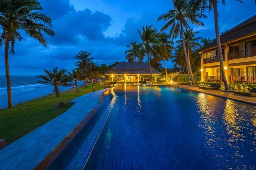 Restaurant, Bansaithong Beach Resort in Bang Saphan