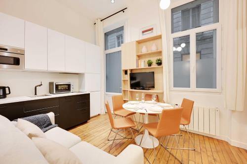 Beautiful Apt -1BR-4P- Tour Eiffel-Invalides - image 11