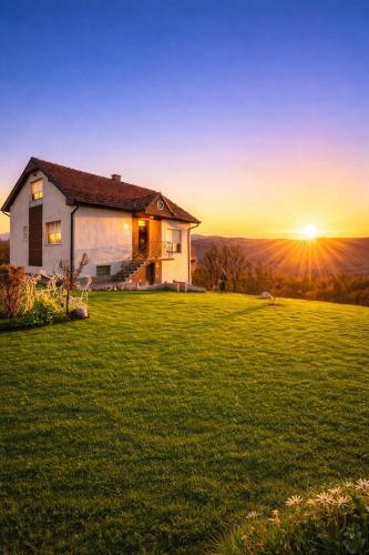 Dušanovac Panorama House - veliko dvoriste, 2 rostilja, pogled na Rasku (Dusanovac Panorama House - veliko dvoriste, 2 rostilja, pogled na Rasku) in Beoci
