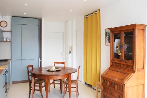 Renovated studio with quiet balcony in Буа-Коломб
