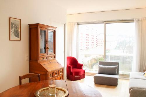 Renovated studio with quiet balcony in Буа-Коломб
