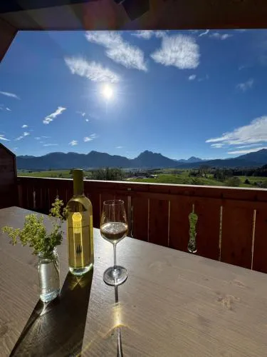 Stöger Chalets - Adults Only mit einzigartigem Panoramablick auf See, Alpen und Schloss Neuschwanstein - nur 2 Einheiten in Rieden, Deutschland