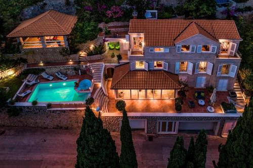 Luxury Villa Dubrovnik Palace near Old Town with pool – khách sạn tại Ploce