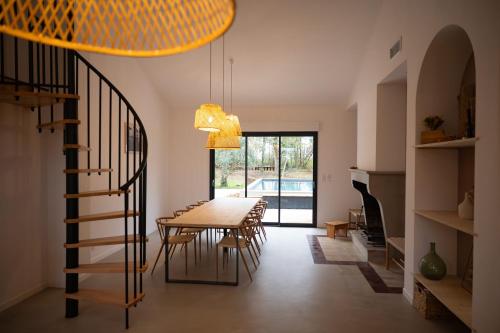 Exterior view, La Casa M-maison ideale pour groupes familles amis 12 personnes au calme avec piscine in Saumos