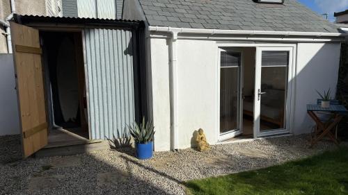 Stylish Garden Room in Newquay nr Beaches, with Parking in 其他地區