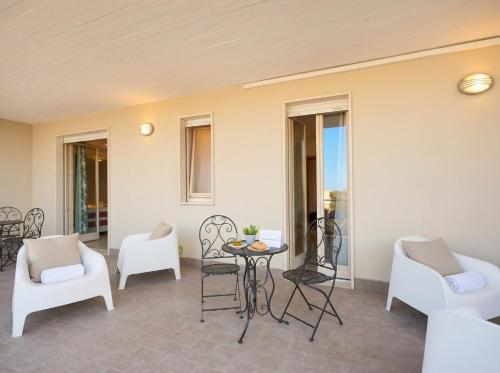 SkyGate - Airport Suites with Terrace in San Paolo