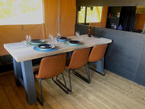 Hébergements insolites avec piscine au cœur de la nature dans un domaine familial (Hebergements insolites avec piscine au cœur de la nature dans un domaine familial) in 戈迪