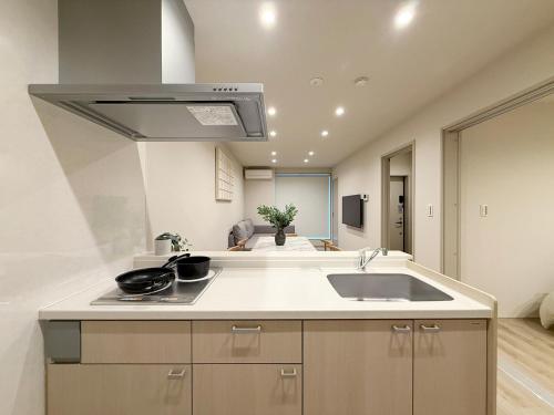 THE SAKAI SUITE by b hotel - New Spacious Apartments in Downtown