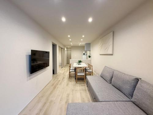 THE SAKAI SUITE by b hotel - New Spacious Apartments in Downtown