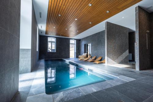 수영장, Garrigae Caserne de Briançon & SPA Cinq Mondes (Garrigae Caserne de Briancon & SPA Cinq Mondes) in 브리앙송