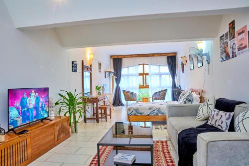 The Chillspot 2 with Beachfront, AC, Restaurant and Gym in Mombasa