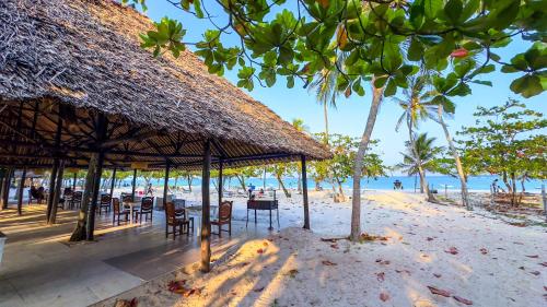 The Chillspot 2 with Beachfront, AC, Restaurant and Gym in Mombasa
