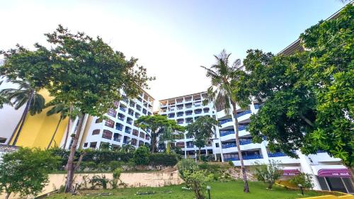 The Chillspot 2 with Beachfront, AC, Restaurant and Gym in Mombasa