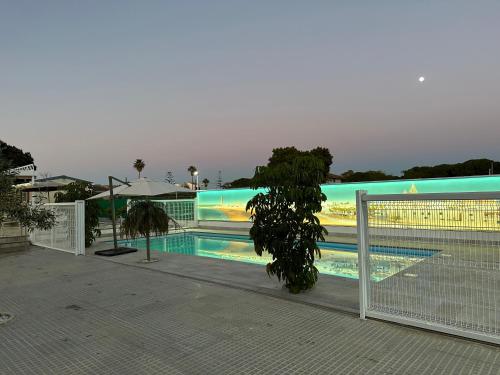 Serenity Beach Pinar – khách sạn tại Urb. Costa Ballena