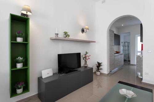 Four Bedroom Typical Maltese Townhouse - One Minute Away From The Seafront 5