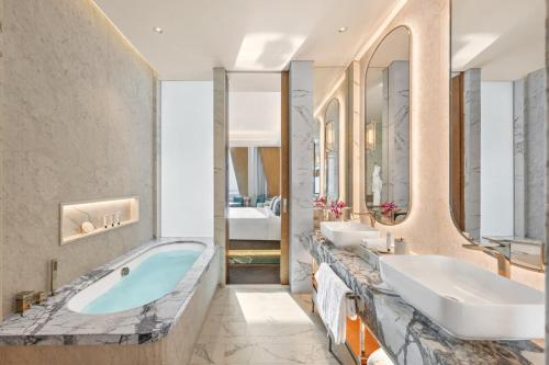 room detail thumbnail 2