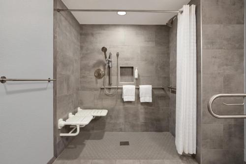 Home Inn & Suites - image 32