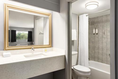 Home Inn & Suites - image 25