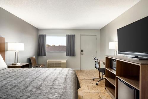 Home Inn & Suites - image 23