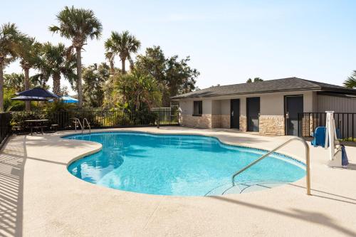 Home Inn & Suites - image 34