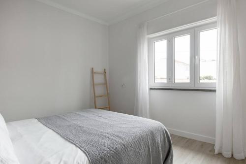 Cozy apartment with terrace - 20 min to Lisbon - image 2