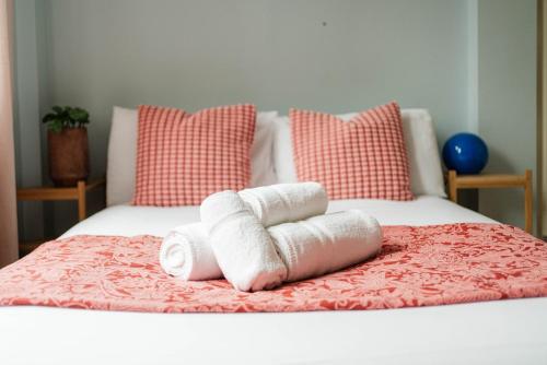 2BR Flat for 4 by Hampstead Heath - image 7