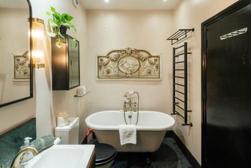 2BR Flat for 4 by Hampstead Heath - image 14